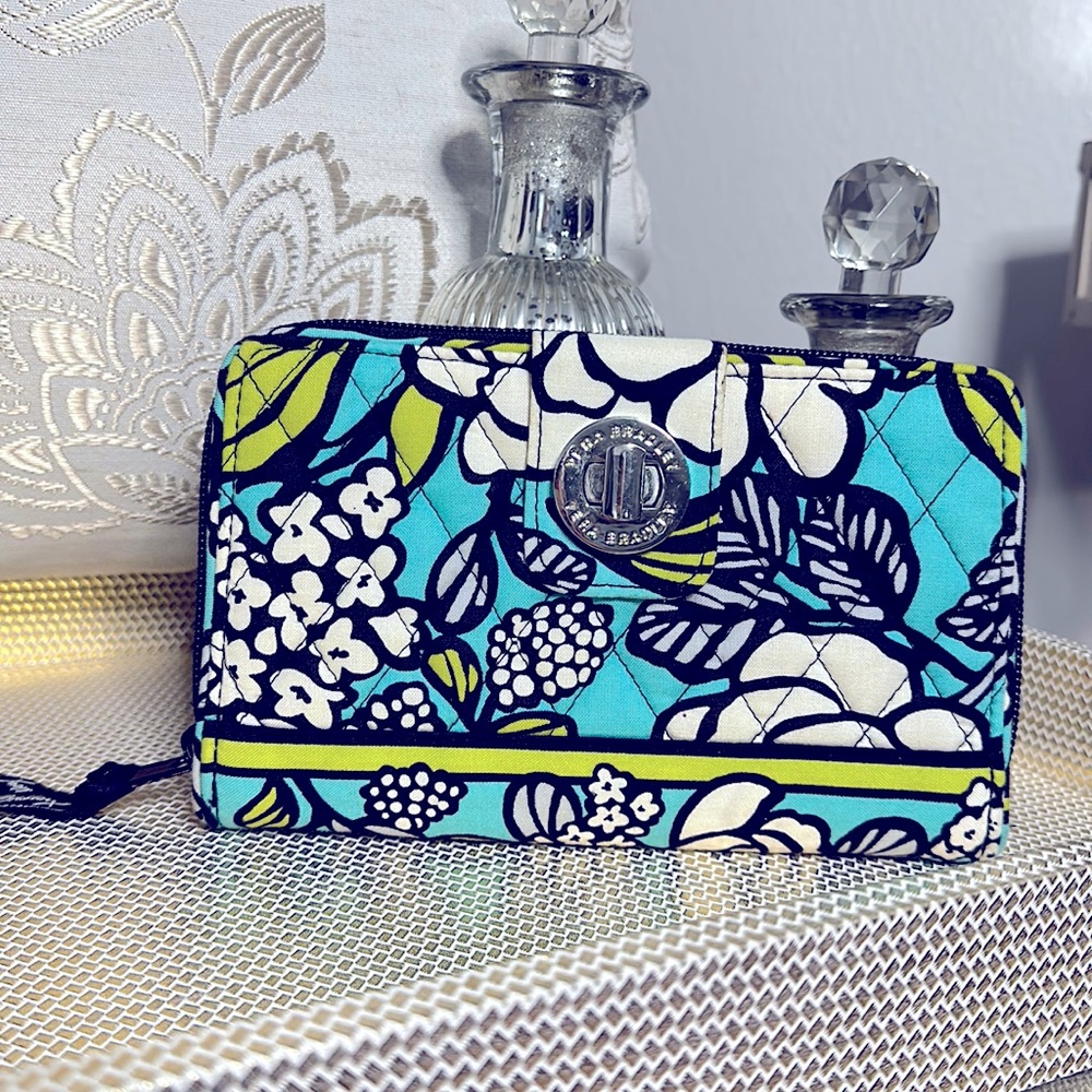Vera Bradley Island Blooms Wallet - EUC